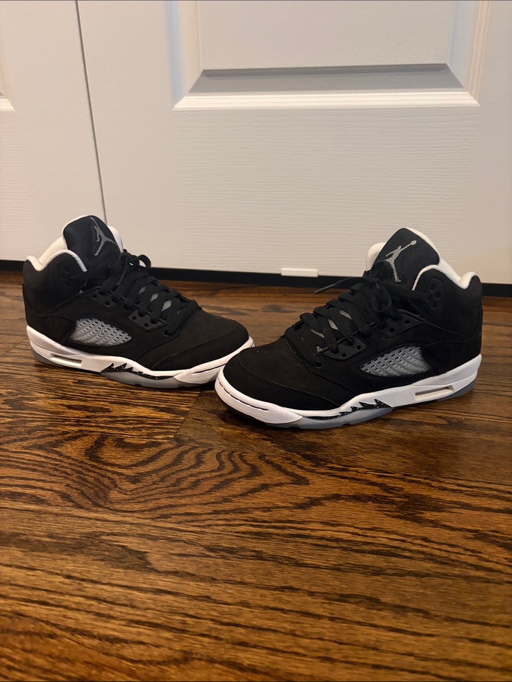 Air Jordan 5 Retro Black/Cool Grey/ White Sneakers Youth Size 4.5 - Picture 3 of 7